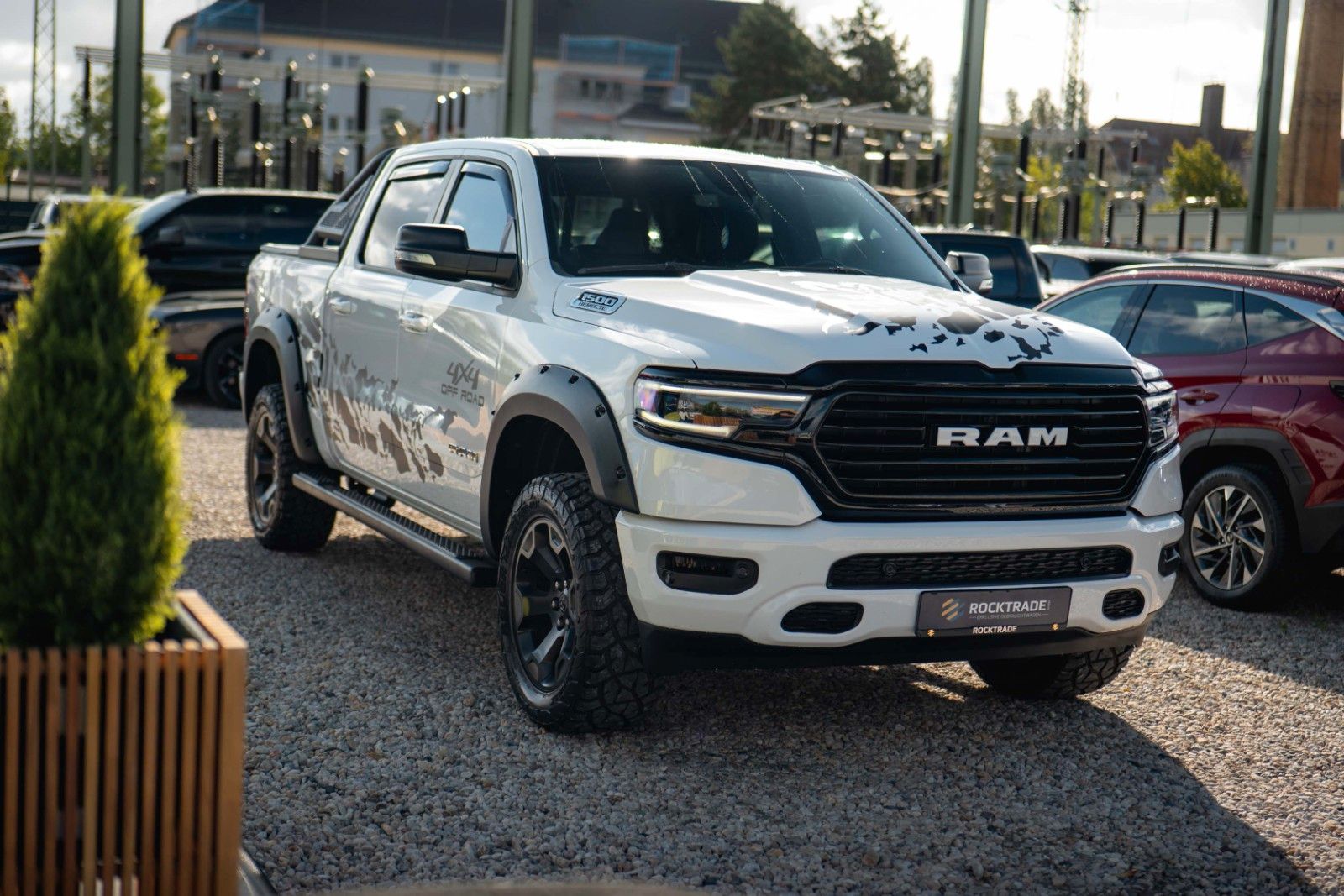 Fahrzeugabbildung Dodge RAM 5.7 V8 HEMI 4x4 OFFROAD Night-Paket Limited