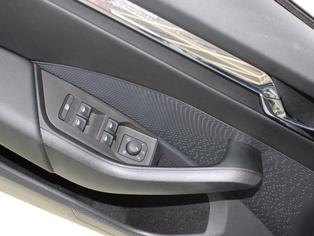 Fahrzeugabbildung SKODA Octavia Combi 1.5 TSI mHEV Style HUD/ACC/Navi
