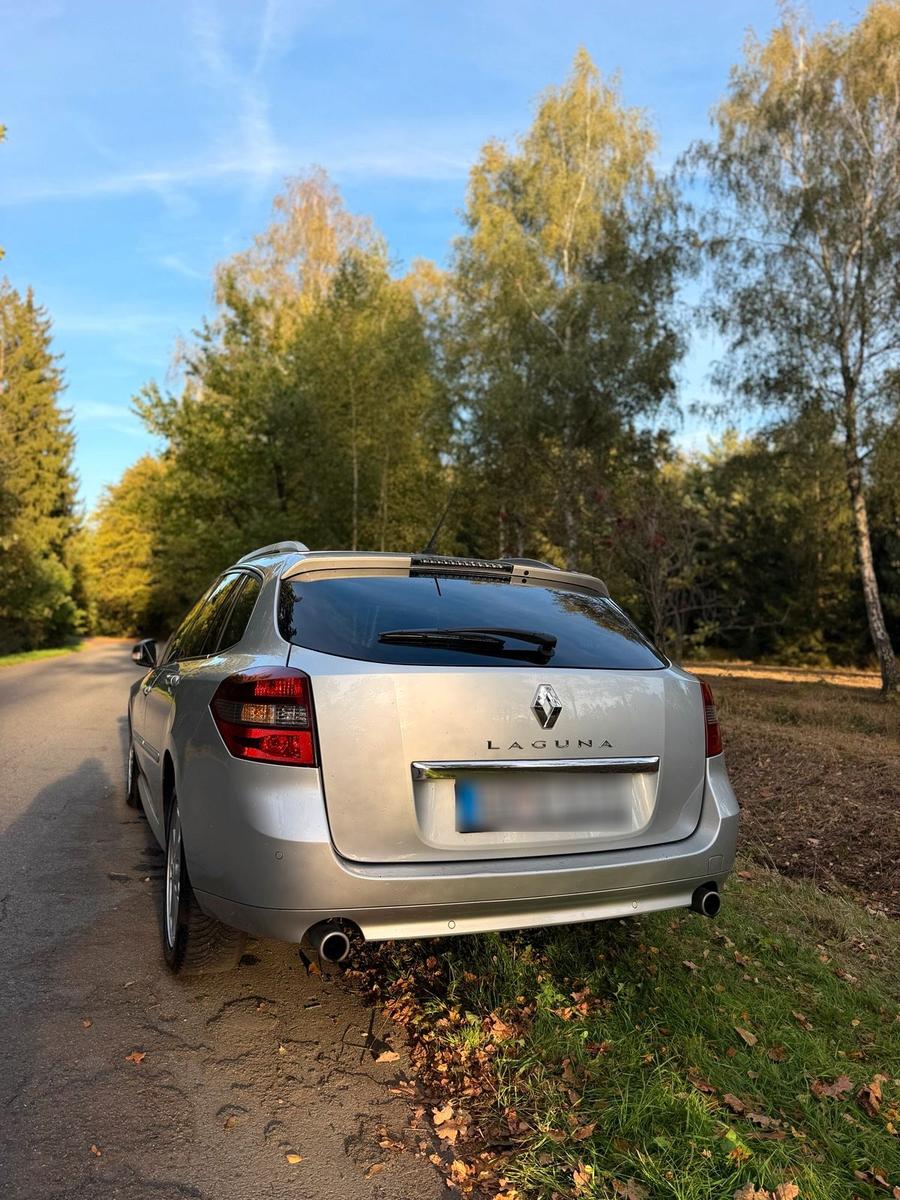 Renault Laguna 2010 — photo 10