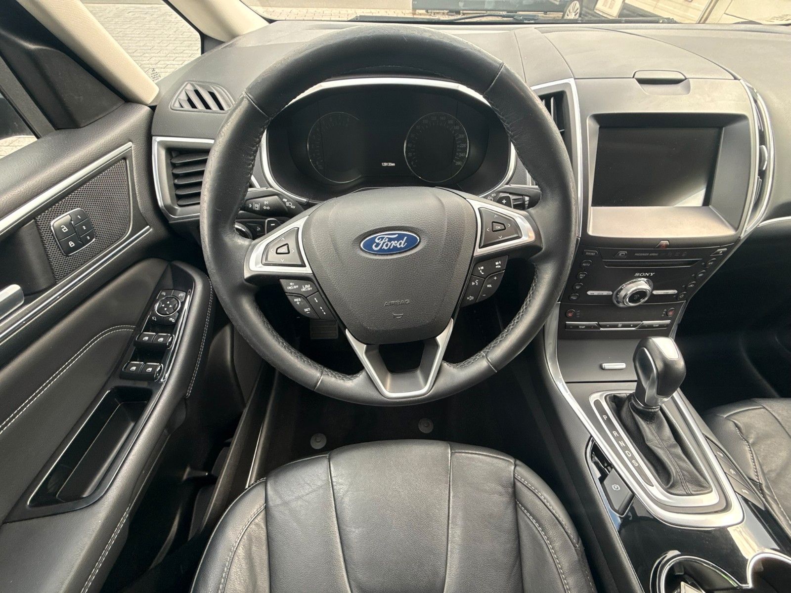 Fahrzeugabbildung Ford S-MAX Titanium 7 Sitzplätze