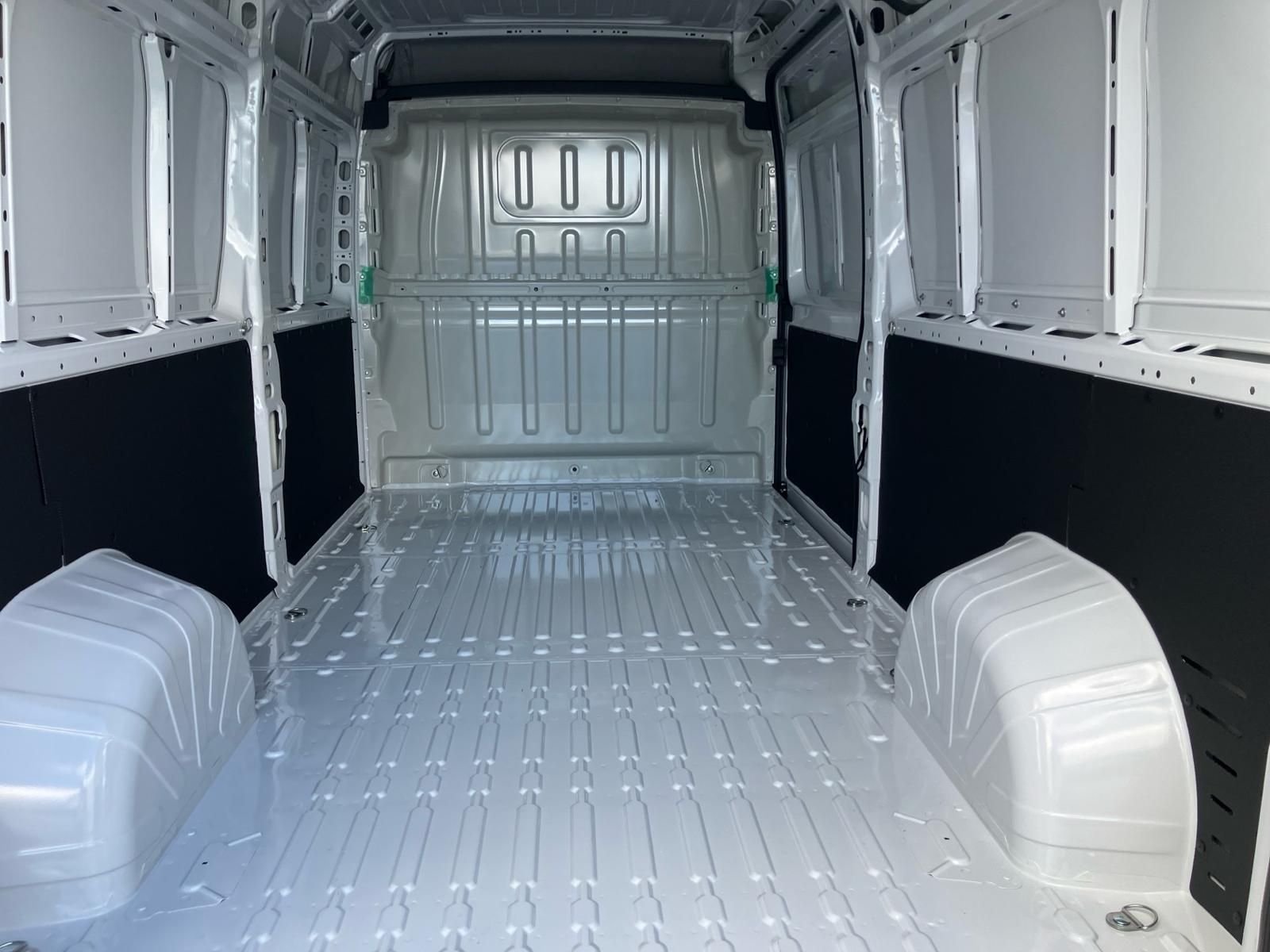 Fahrzeugabbildung Fiat Ducato Maxi L3H2 Kastenwagen 140 AT8