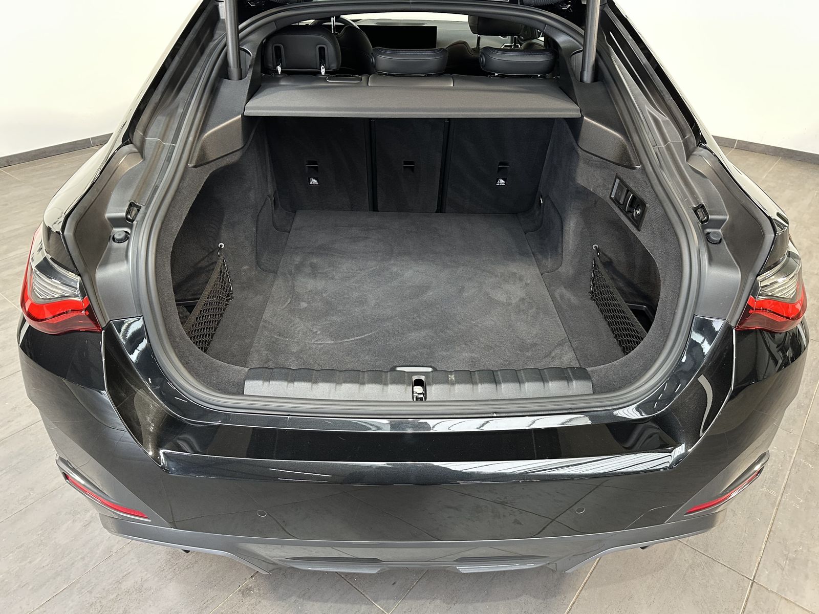 Fahrzeugabbildung BMW i4 40 eDrive M-Sport+NAV+LASER+ACC+360°CAM+AHK