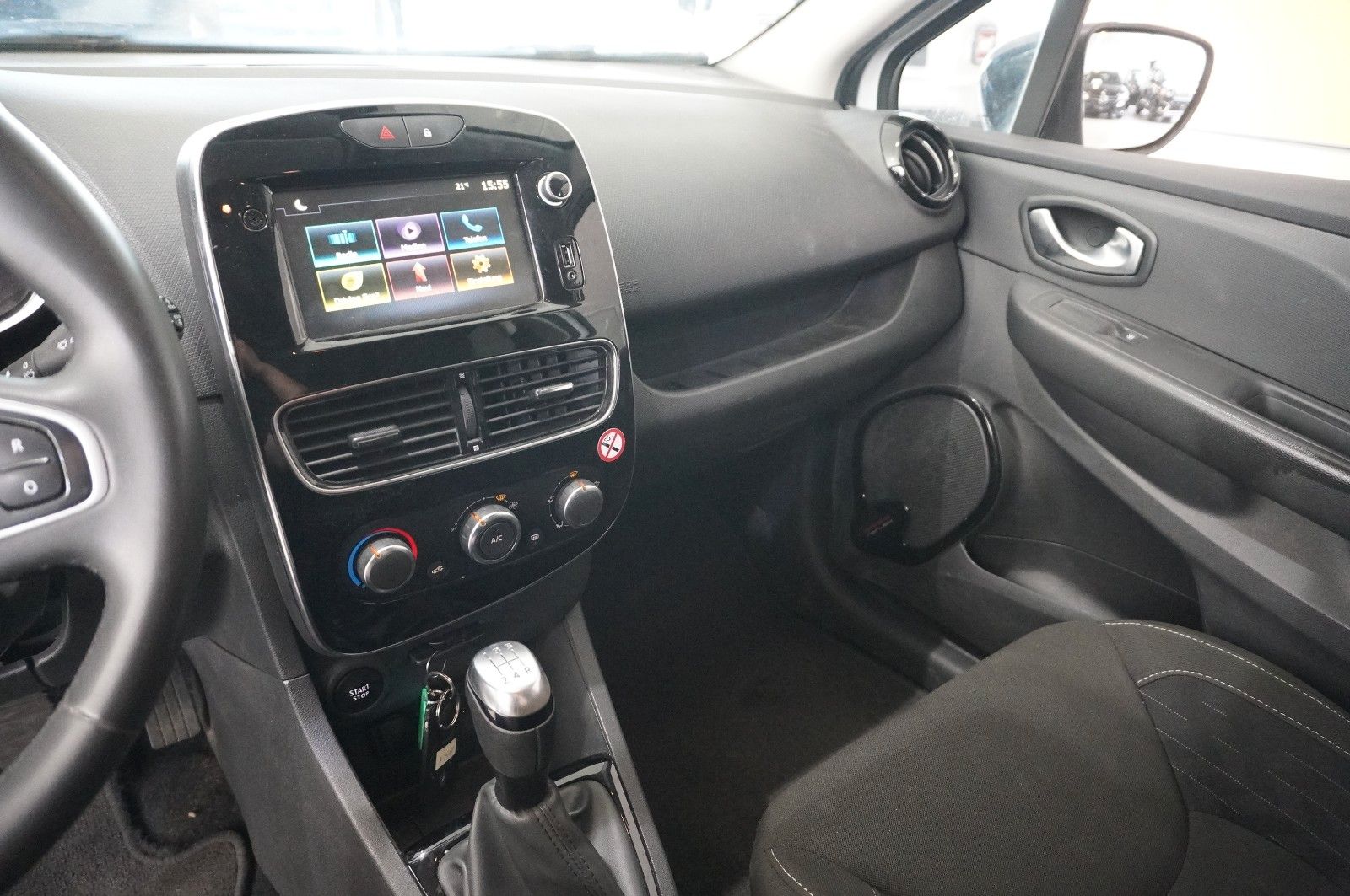 Fahrzeugabbildung Renault Clio IV Grandtour 0.9 TCE LIMITED NAVI/LED/DAB+