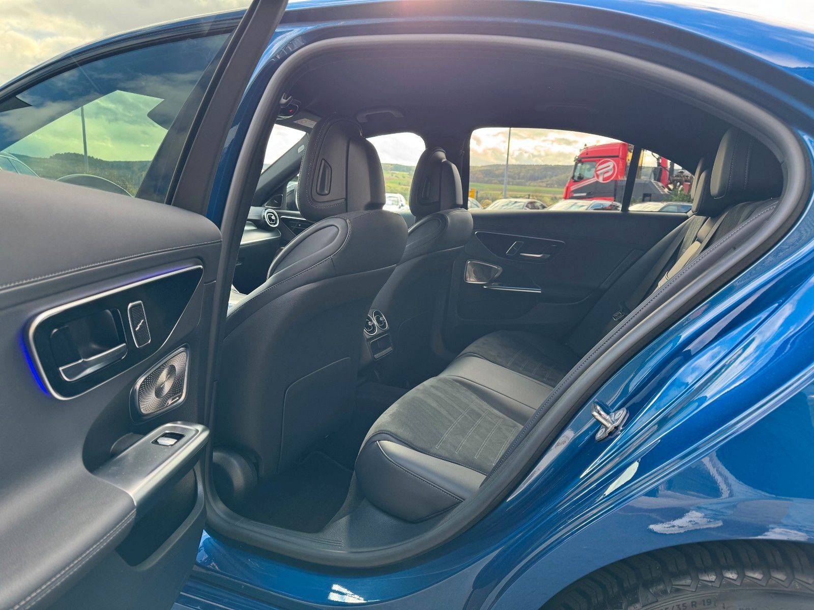 Fahrzeugabbildung Mercedes-Benz C 300d AMG+Burmester+Distr+Digital+360+