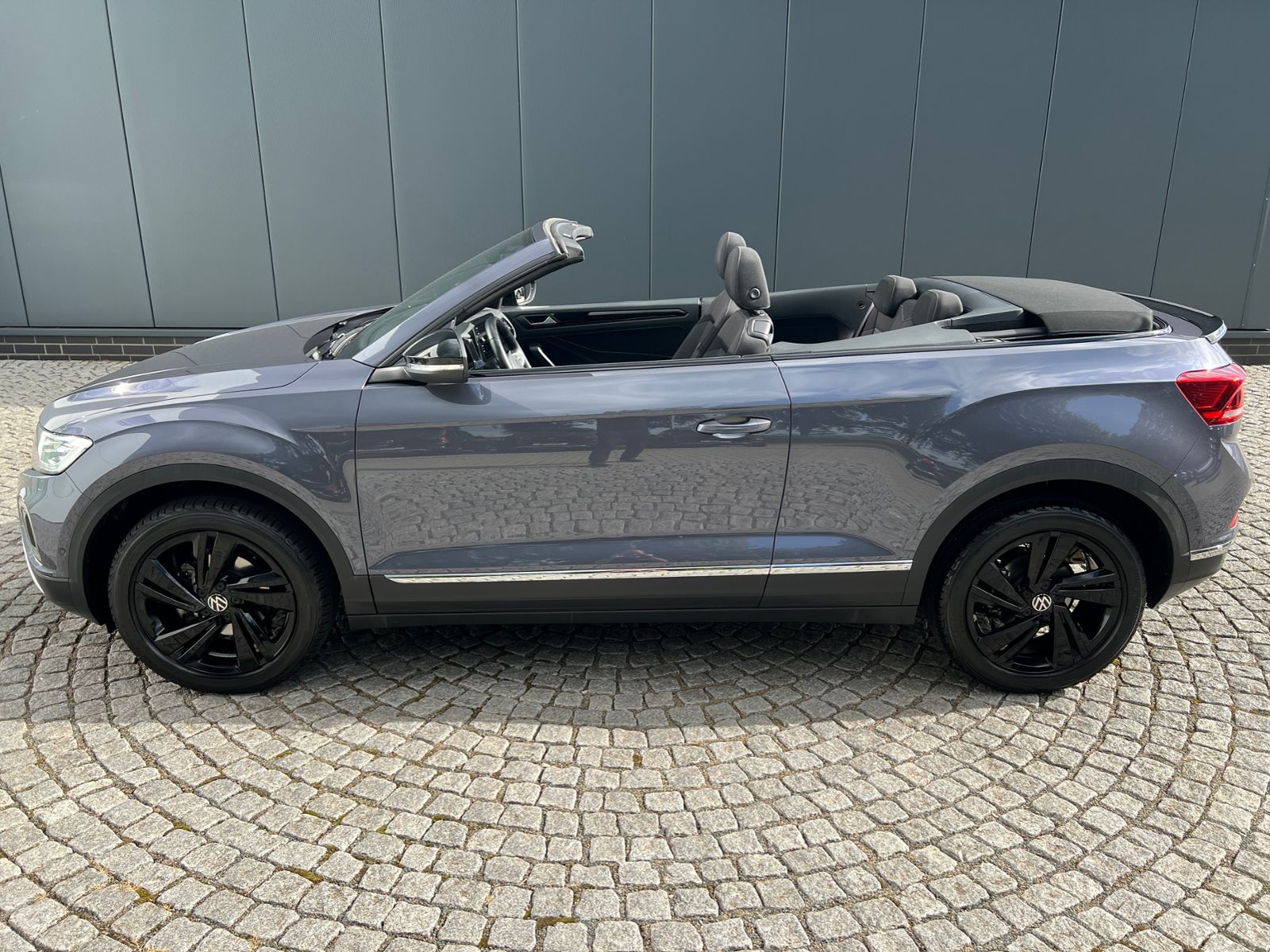 Fahrzeugabbildung Volkswagen T-Roc Cabriolet Style 1.5 TSI DSG *AHK, LED, Bla