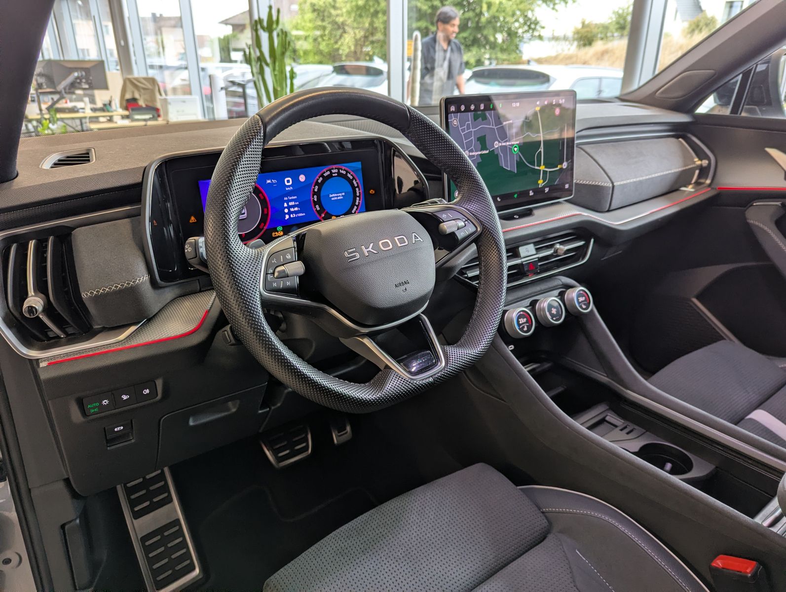 Fahrzeugabbildung SKODA Kodiaq 2.0 TDI Sportline 7-Sitze ACC Memory 20"
