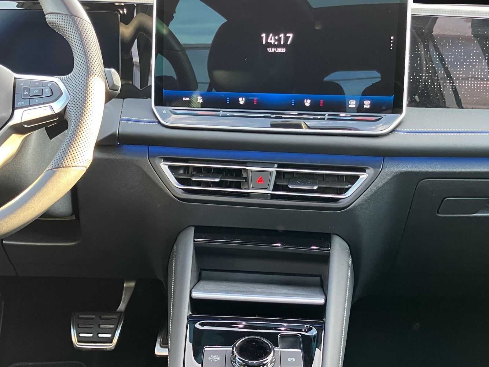 Fahrzeugabbildung Volkswagen Tiguan TDI R-Line 4M DSG MATRIX AHK PANO ACC