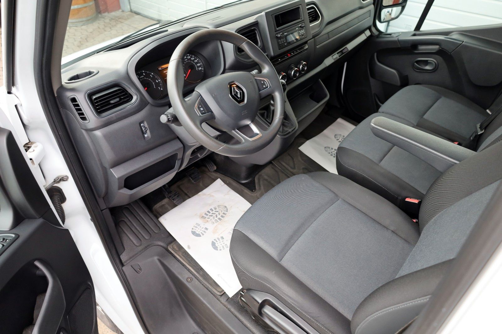 Fahrzeugabbildung Renault Master III Kasten L2H2 HKa 3,5t Klima,Kamera,AHK