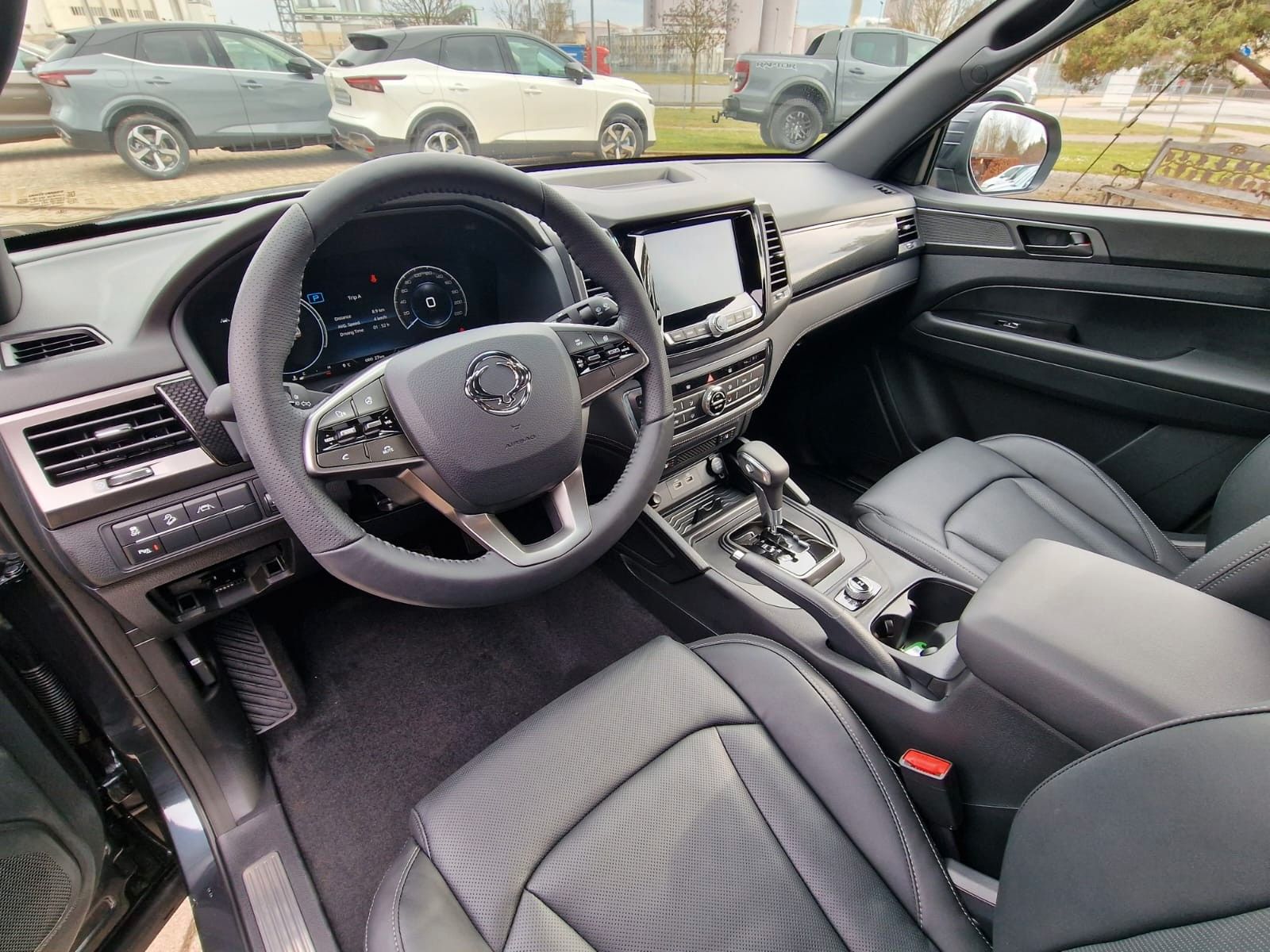 Fahrzeugabbildung Ssangyong Musso Grand 2.2d AT 4x4 BLACK XENON+SD+AHK