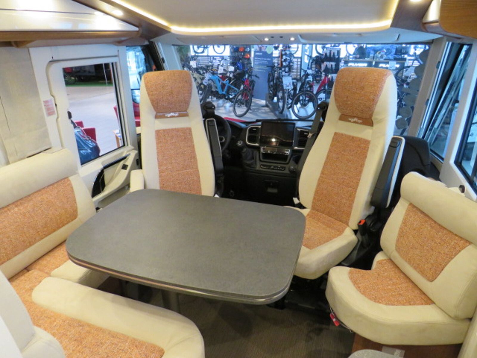 Fahrzeugabbildung Carthago c-tourer I  141 LE Solar,SAT,Veloslide,Markise