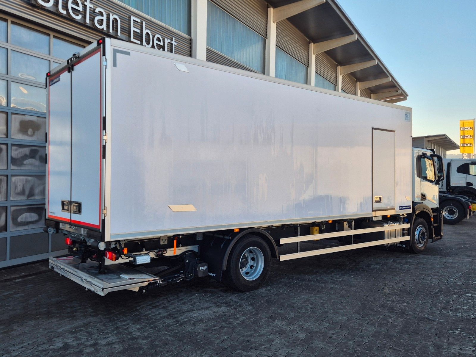 Fahrzeugabbildung Iveco S-Way 400 4x2 Kühlkoffer, LBW, Thermoking T1200R
