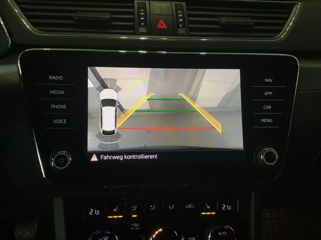 Fahrzeugabbildung Skoda Superb Style 2.0 TDI Combi AHK/Navi/ACC/Xenon