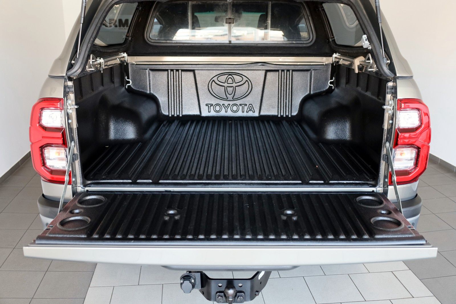 Fahrzeugabbildung Toyota Hilux Double Cab Invincible,Navi,ACC,HardTop,AHK