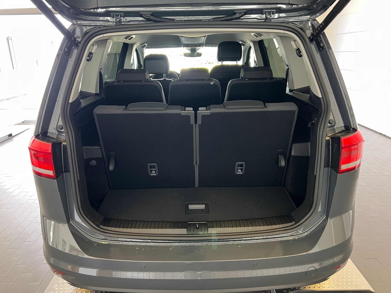 Fahrzeugabbildung Volkswagen Touran Comfortline 1.5 TSI DSG *LED, AHK, 7-Sitz