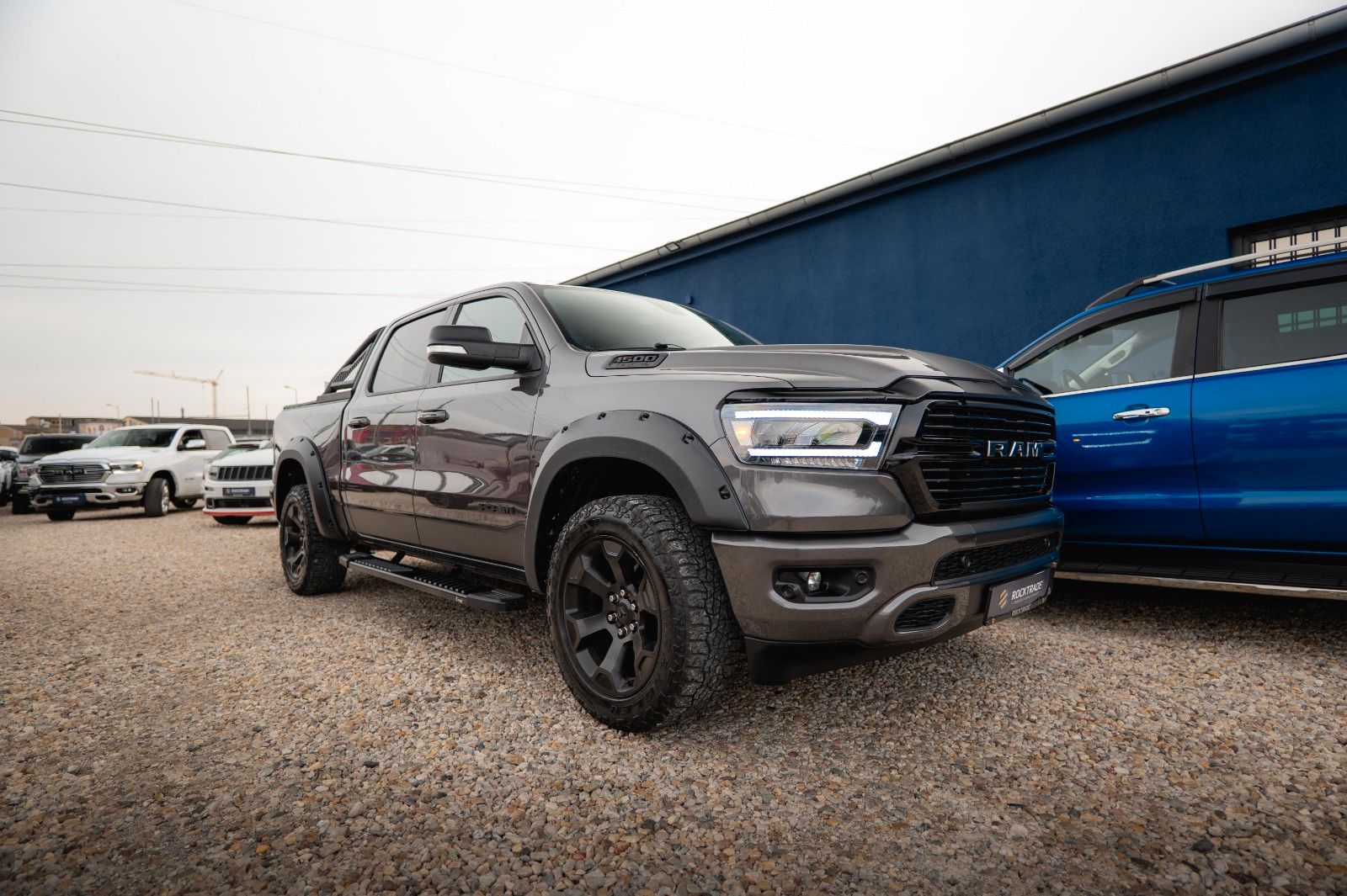 Fahrzeugabbildung Dodge RAM 5.7 V8 HEMI 4x4 OFFROAD NIGHT-Edition LED