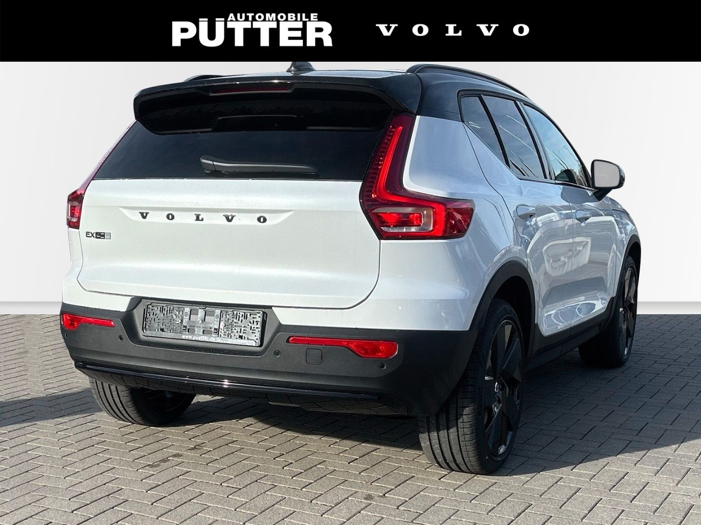Volvo EX40 Single Motor Extended Range RWD Plus Black  imagem 2