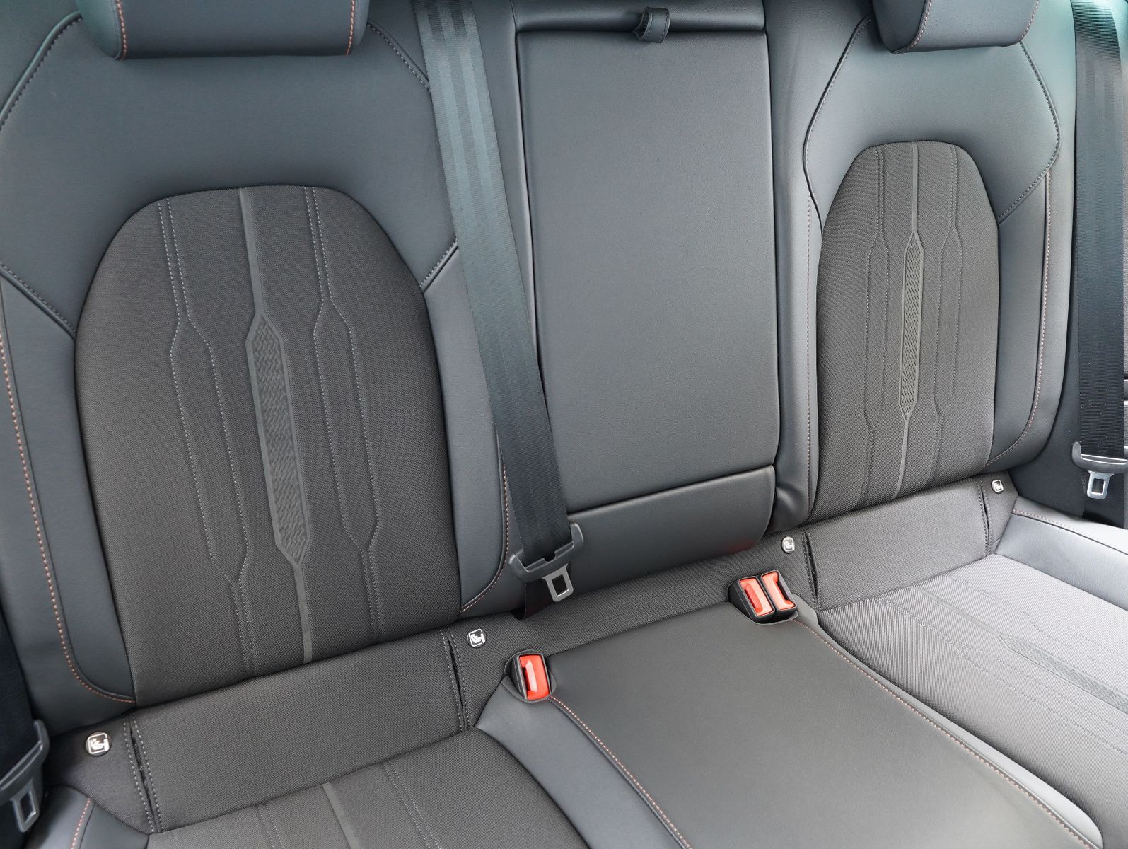 Fahrzeugabbildung CUPRA Leon Sportstourer VZ 2.0 TSI DSG 4Drive