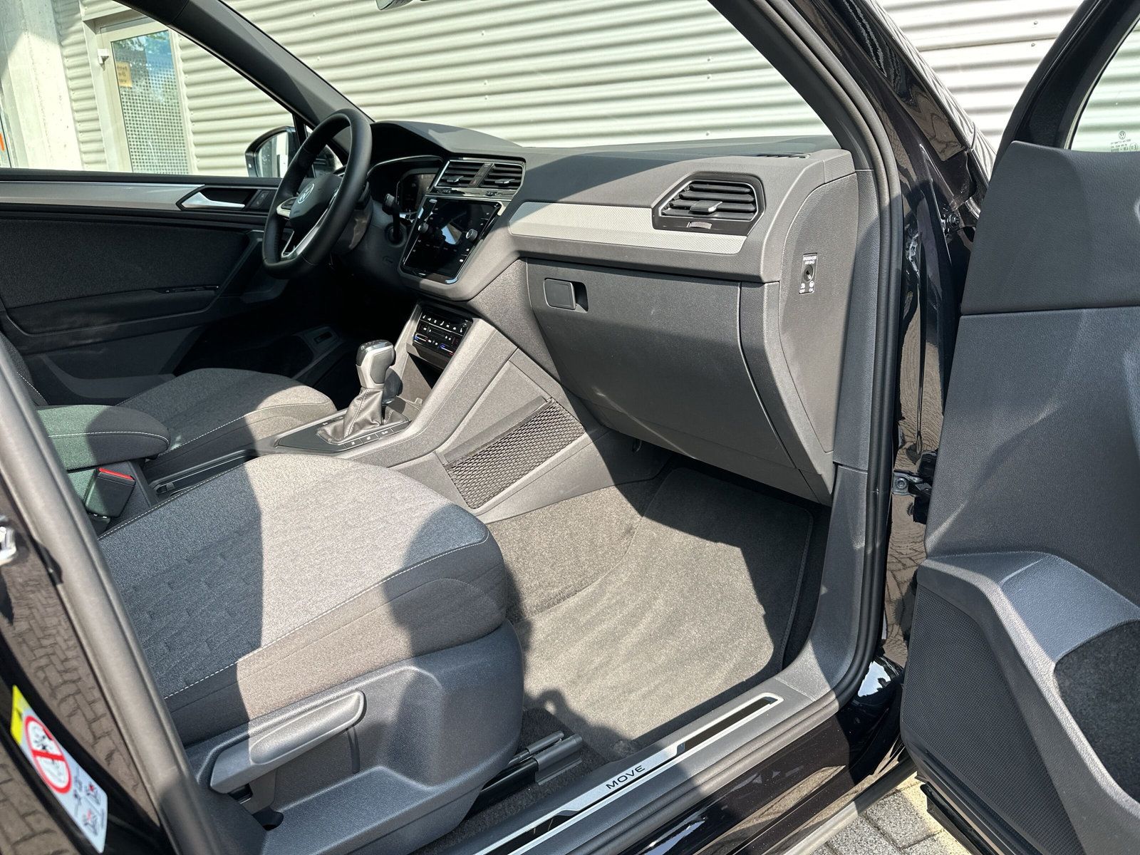 Fahrzeugabbildung Volkswagen Tiguan 1.5 TSI DSG Move MATRIX eKLAPPE KAMERA