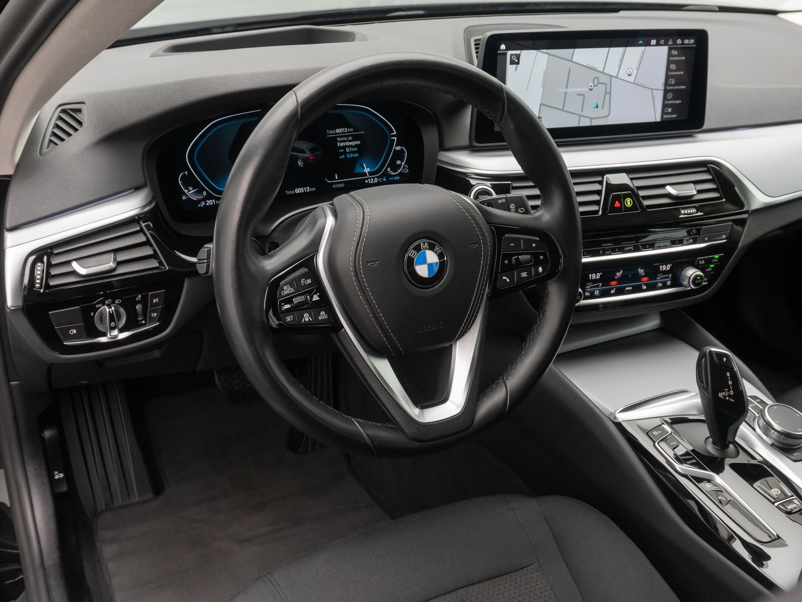 Fahrzeugabbildung BMW 530e ACC Kamera DAB Laser AHK Komfort WLAN Sport