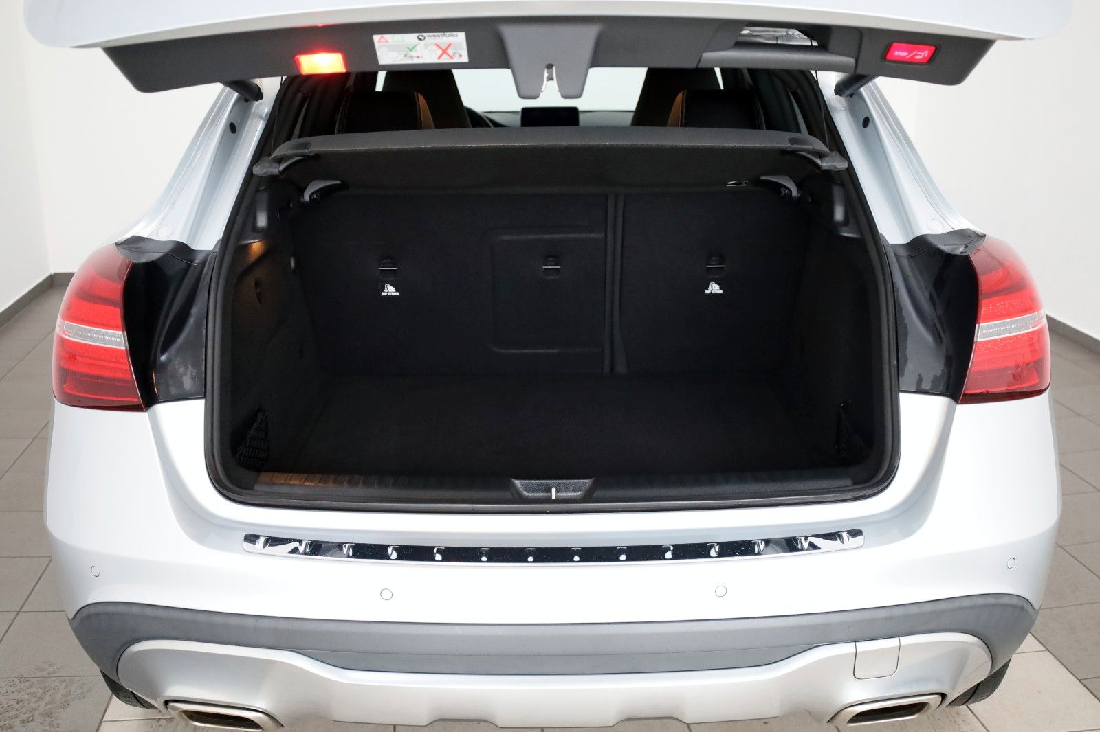 Fahrzeugabbildung Mercedes-Benz GLA 200 Urban T.Leder,Navi,LED,Kamera,SH,SR+WR