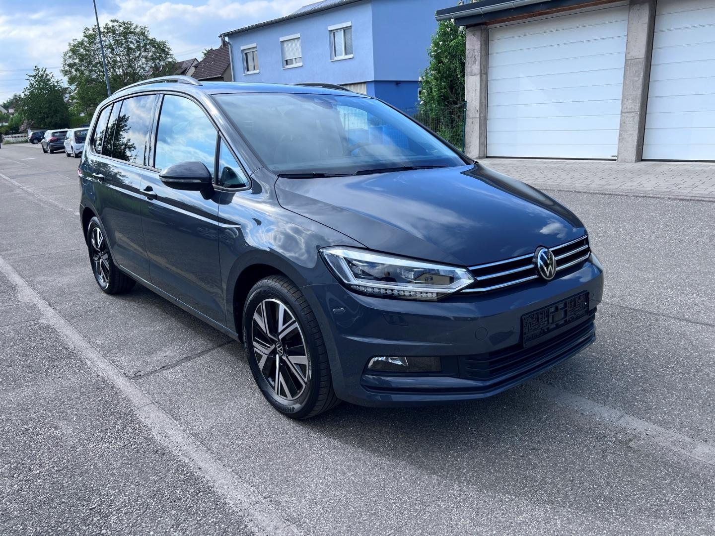 Volkswagen Touran 1.5TSI DSG 7SP AHK PANO STHZ DYN RFK ACC