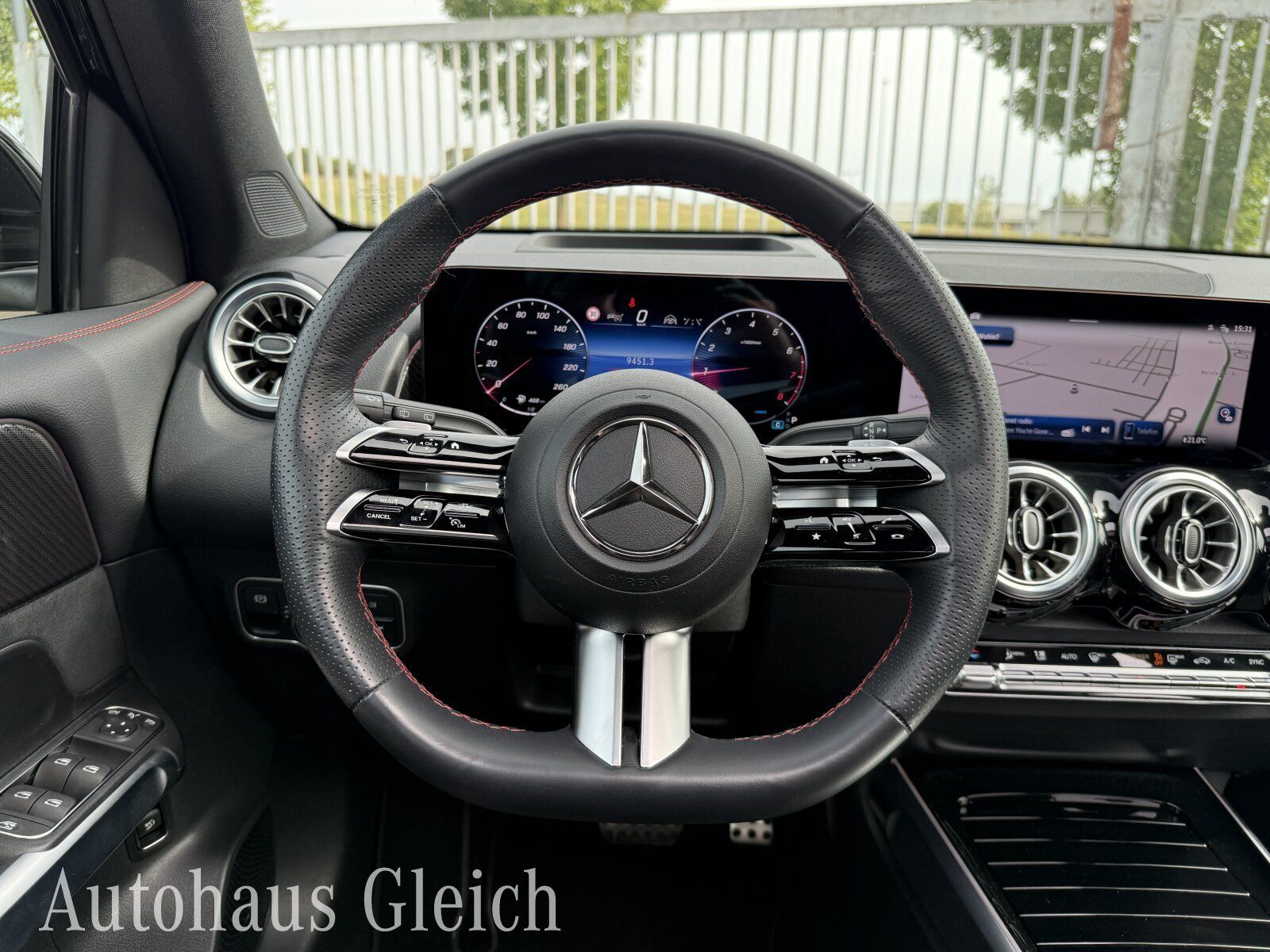 Fahrzeugabbildung Mercedes-Benz GLB 250 4Matic AMG Line (EURO 6e) Navi/Pano.-Dac