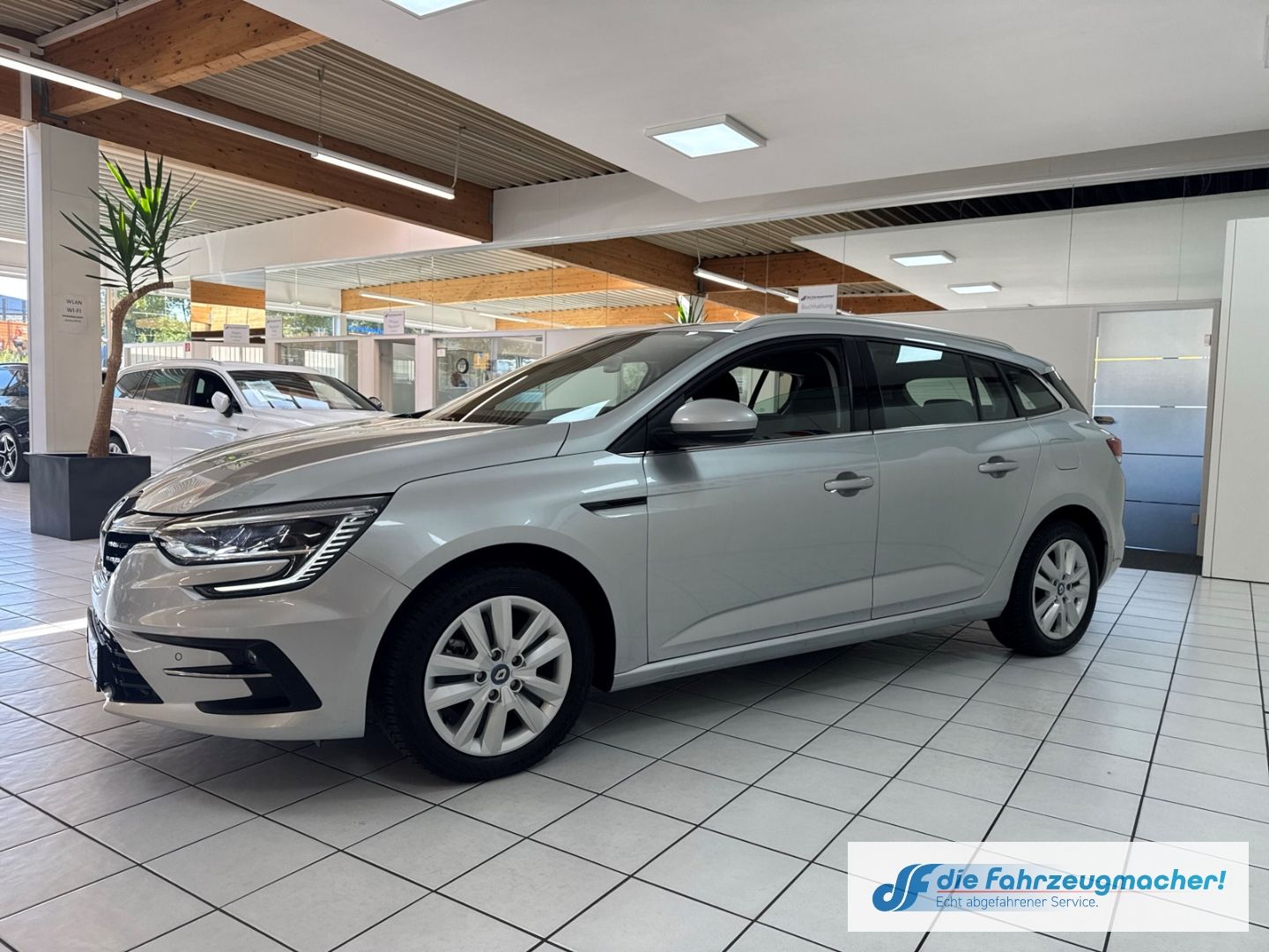 Fahrzeugabbildung Renault Megane E-TECH IV Grandtour Business Edition 1.6