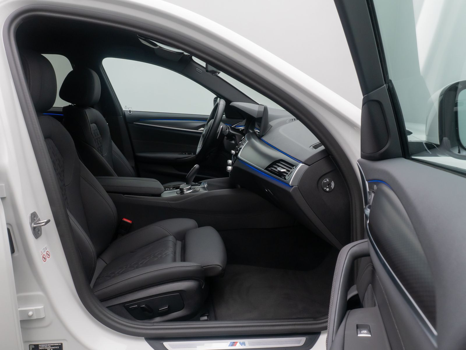 Fahrzeugabbildung BMW 530i M Sport Kamera HUD DAB Alarm HiFi 4xKlima