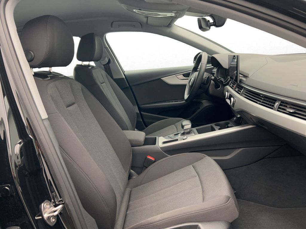 AUDI A4 2024