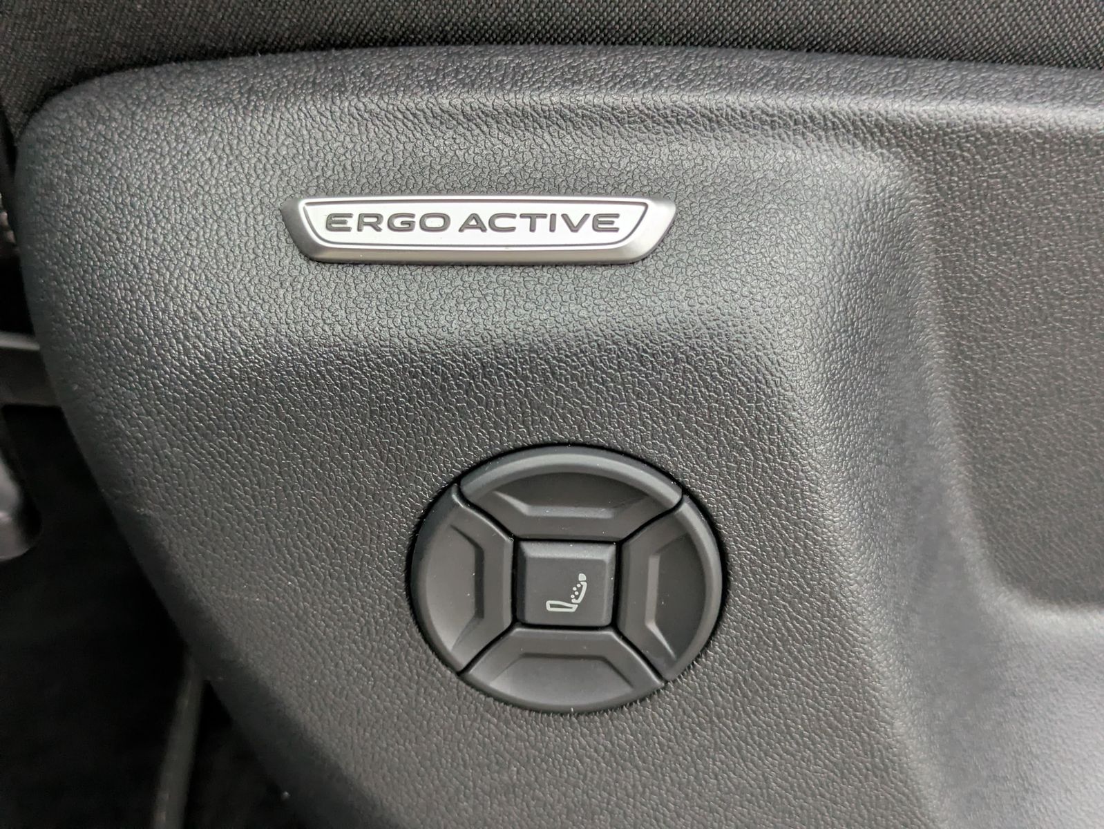 Fahrzeugabbildung Volkswagen Tayron 2.0 TDI 4M R-Line 7Si*MATRIX*AHK*PANO*HUD