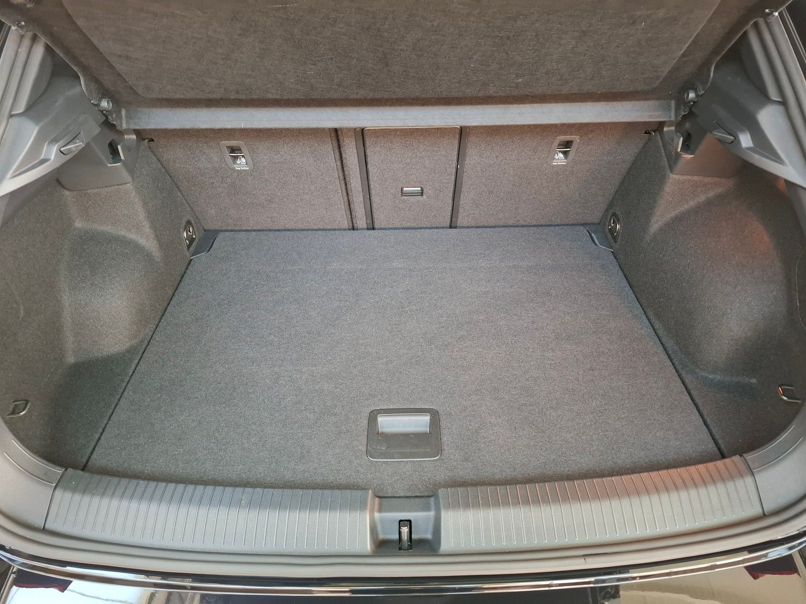Fahrzeugabbildung Volkswagen T-Roc R-Line 2,0 TSI DSG 4Motion + Pano + Kamera