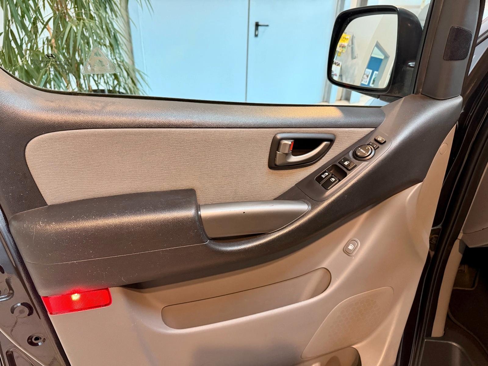 Hyundai H-1 8-Sitz.Travel Family+Leder*AHZV*Allwetter
