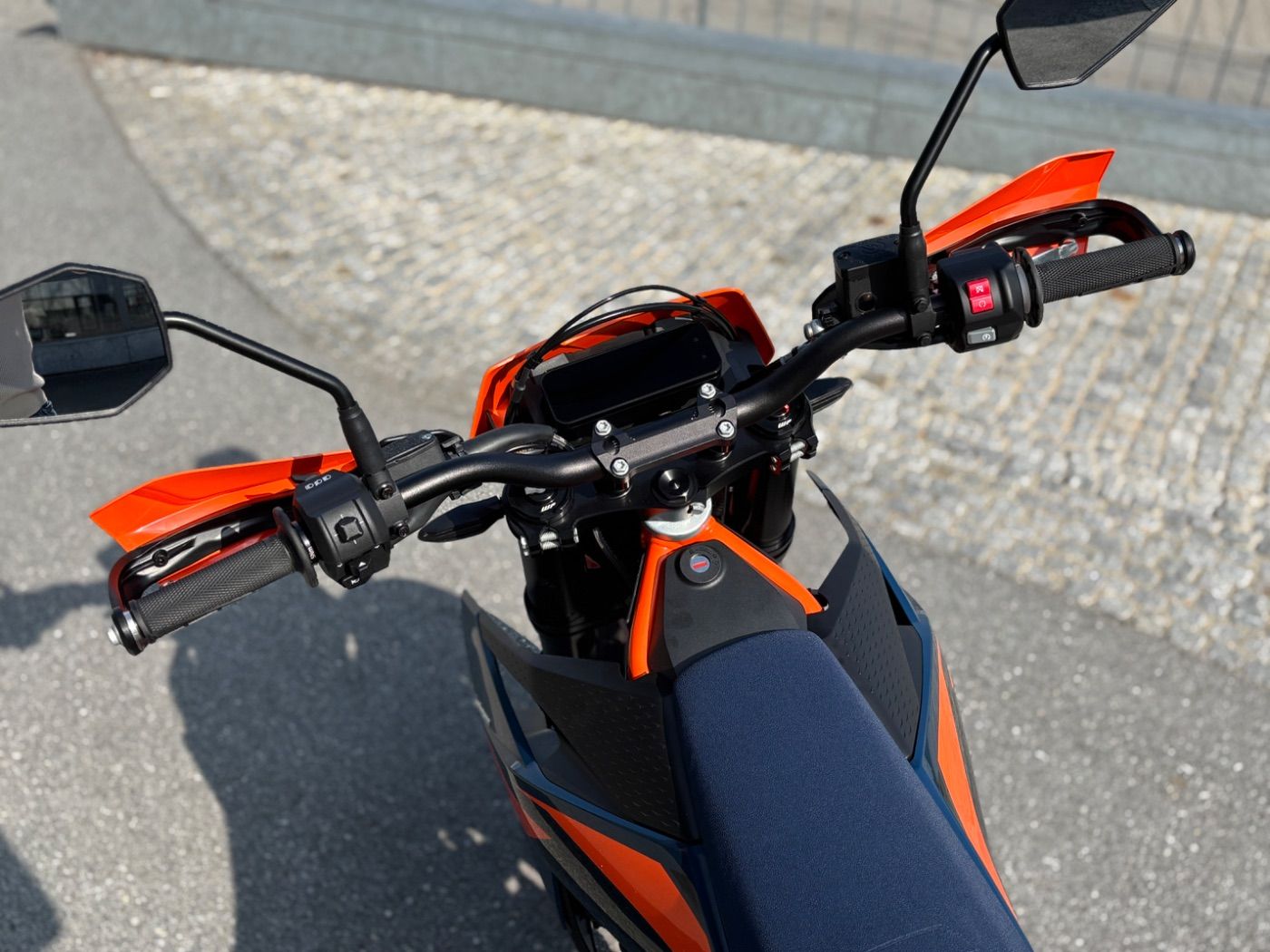 Fahrzeugabbildung KTM 690 SMC-R 2026
