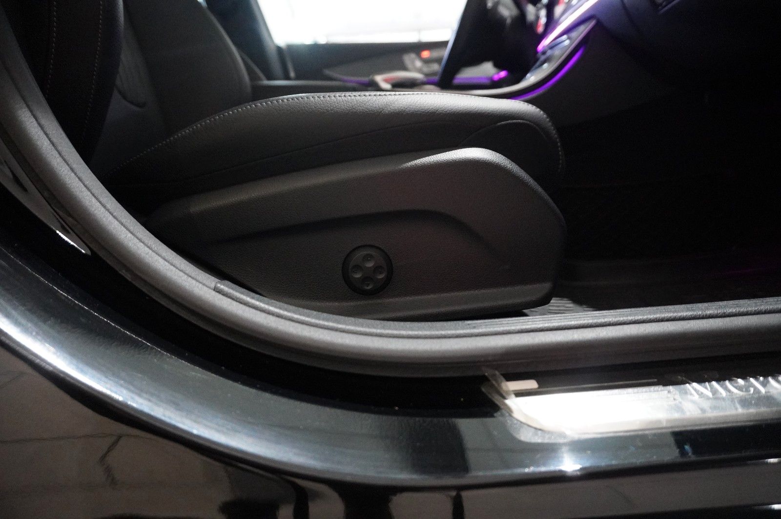Fahrzeugabbildung Mercedes-Benz CLS 450 4MATIC 9G-TRONIC NAVI/360°/LED/HUD/AHK