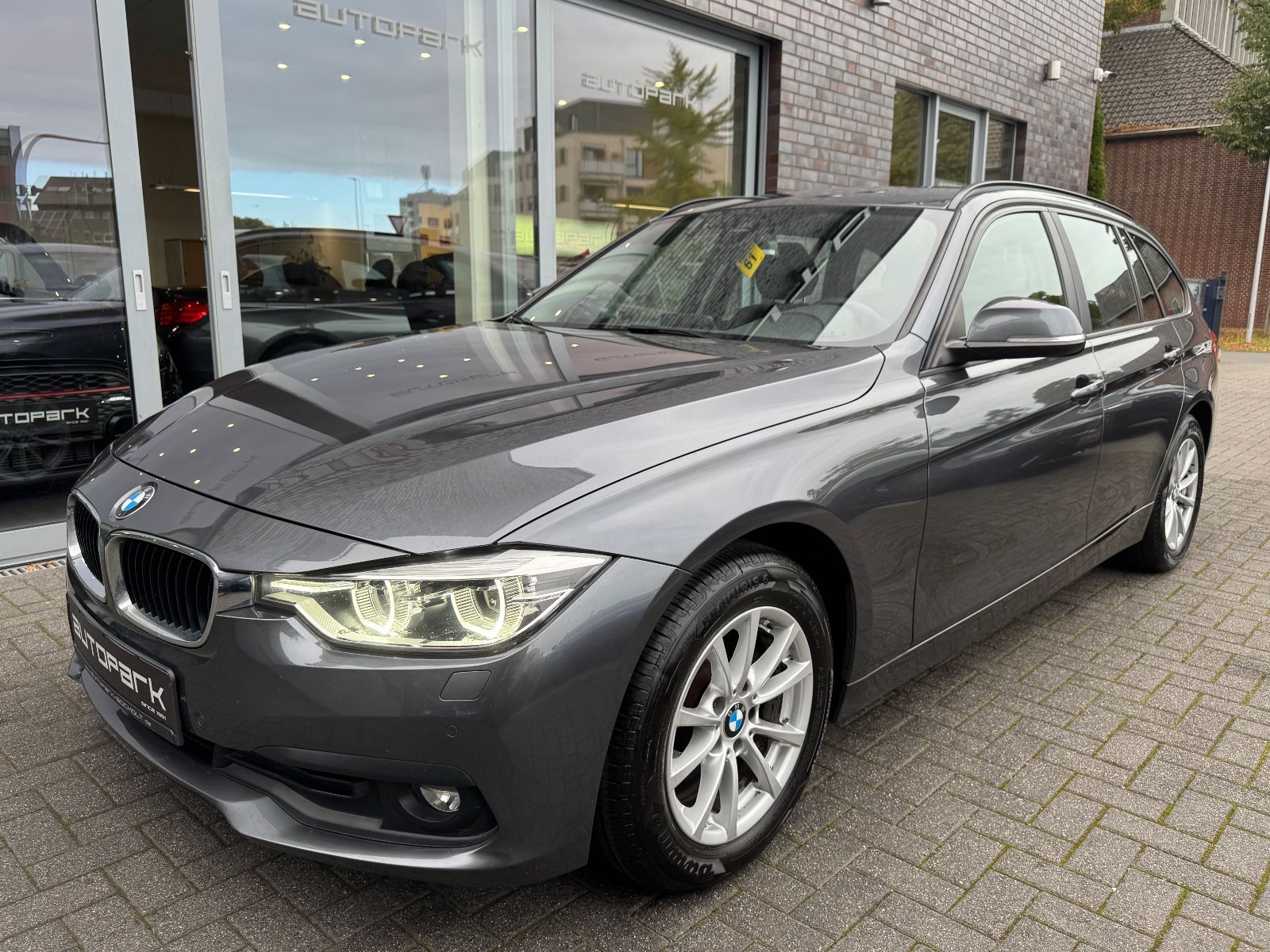 BMW 316 d Advantage Navi°LM°LED°PDC