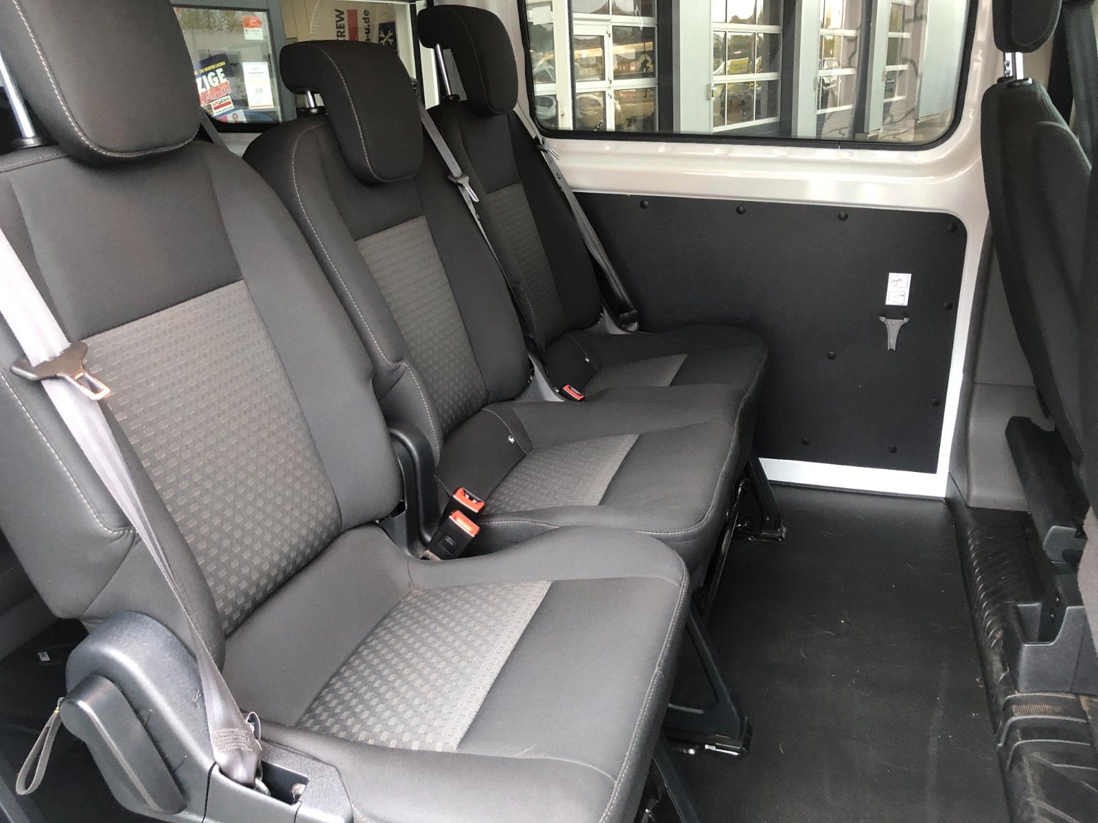 Fahrzeugabbildung Ford Tourneo Custom Kombi Trend 9 Sitzer/wenig KM