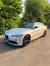 Alfa Romeo Giulia 2.0 Turbo 16V 206kW AT8-Q4 Veloce - silberne Alfa Romeo Giulia