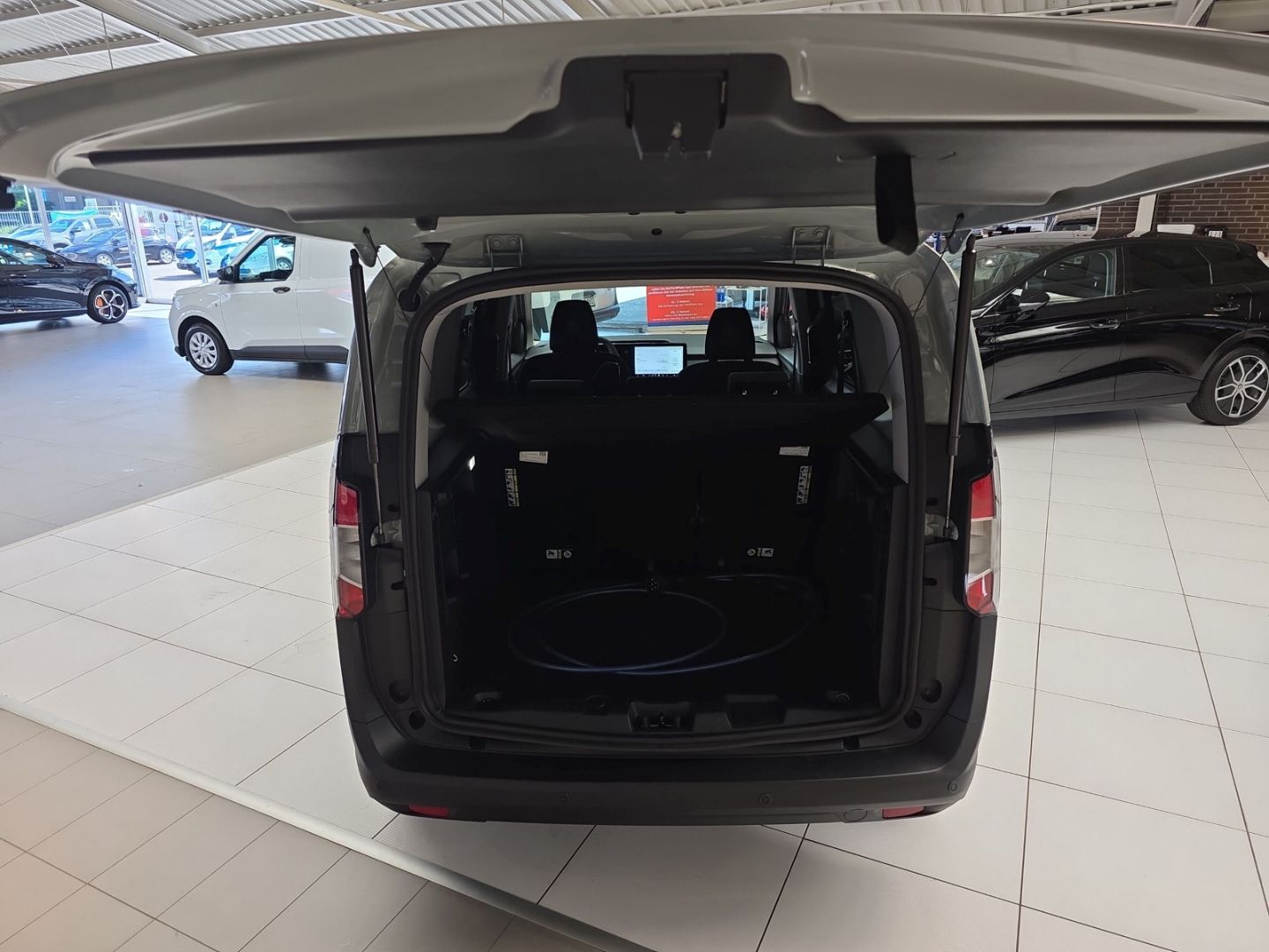 Fahrzeugabbildung Ford Tourneo Courier E !! Navi Digitales Cockpit LED