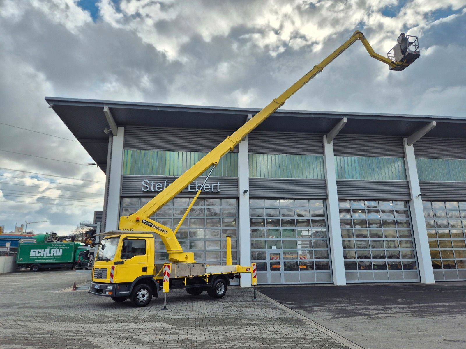 Fahrzeugabbildung MAN TGL 8.150 4x2 Bison Palfinger TKA 30