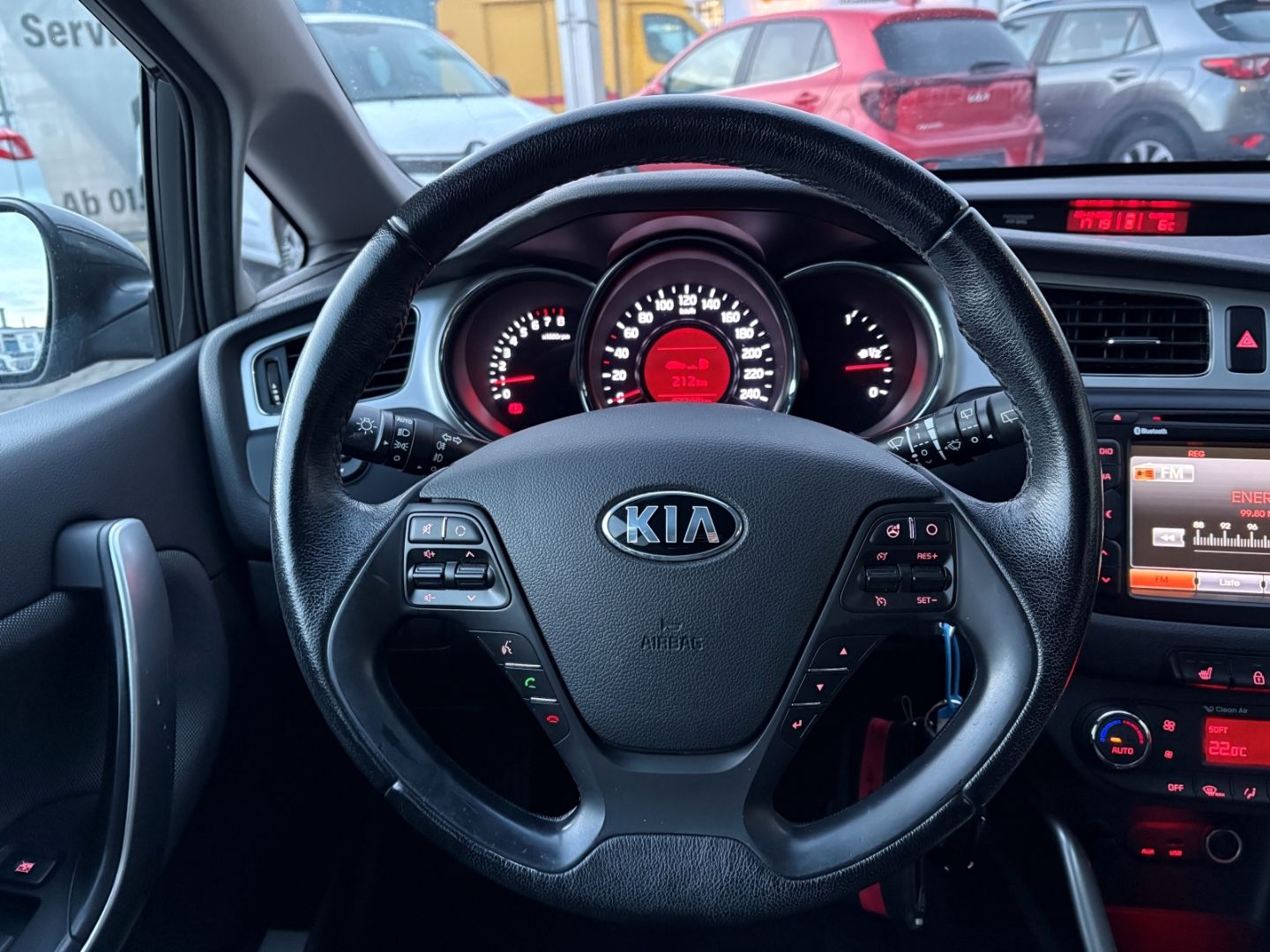 Fahrzeugabbildung Kia Ceed FIFA World Cup Edition Navi Mehrzonenklima