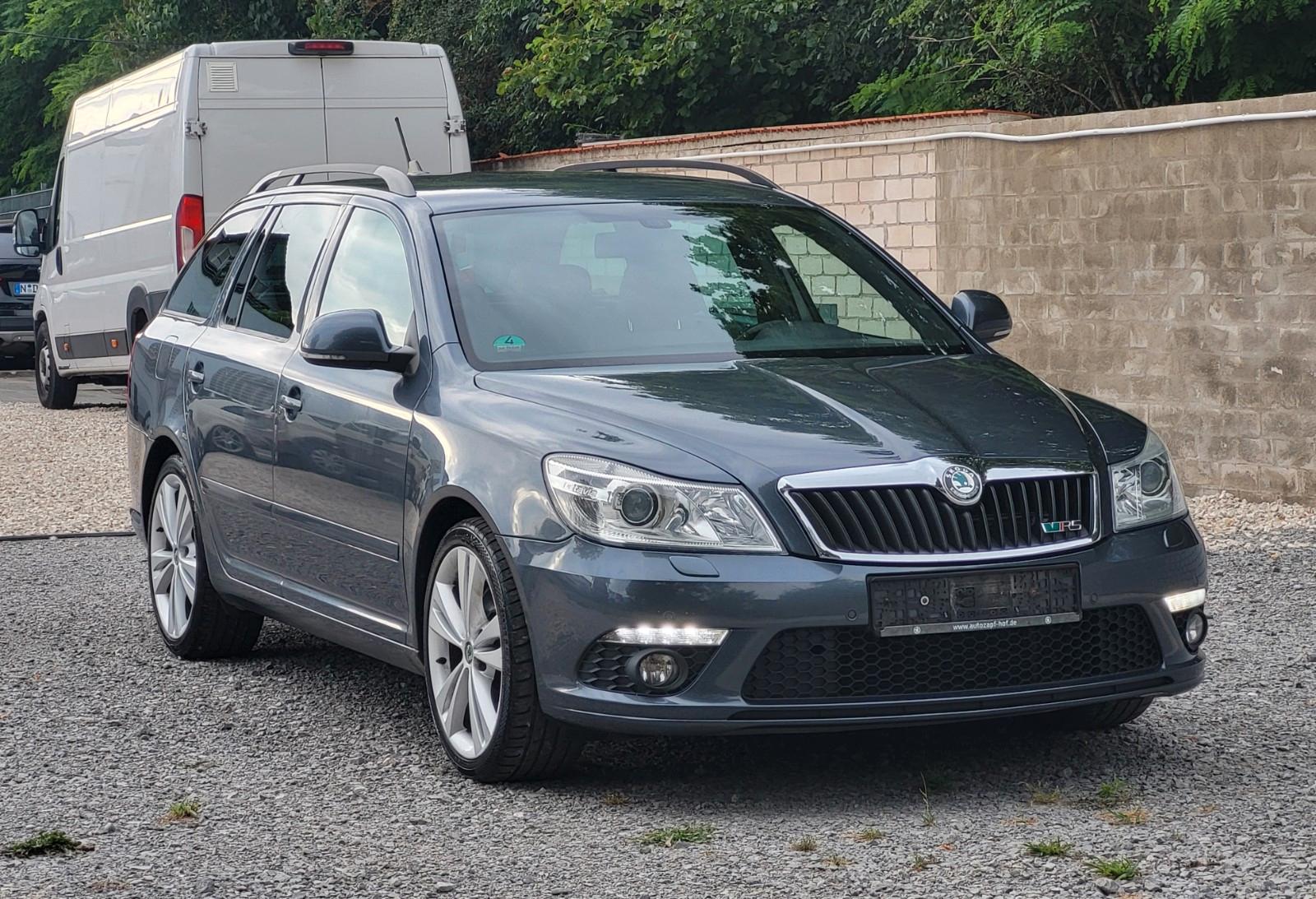 Skoda Octavia 2011 — rear view