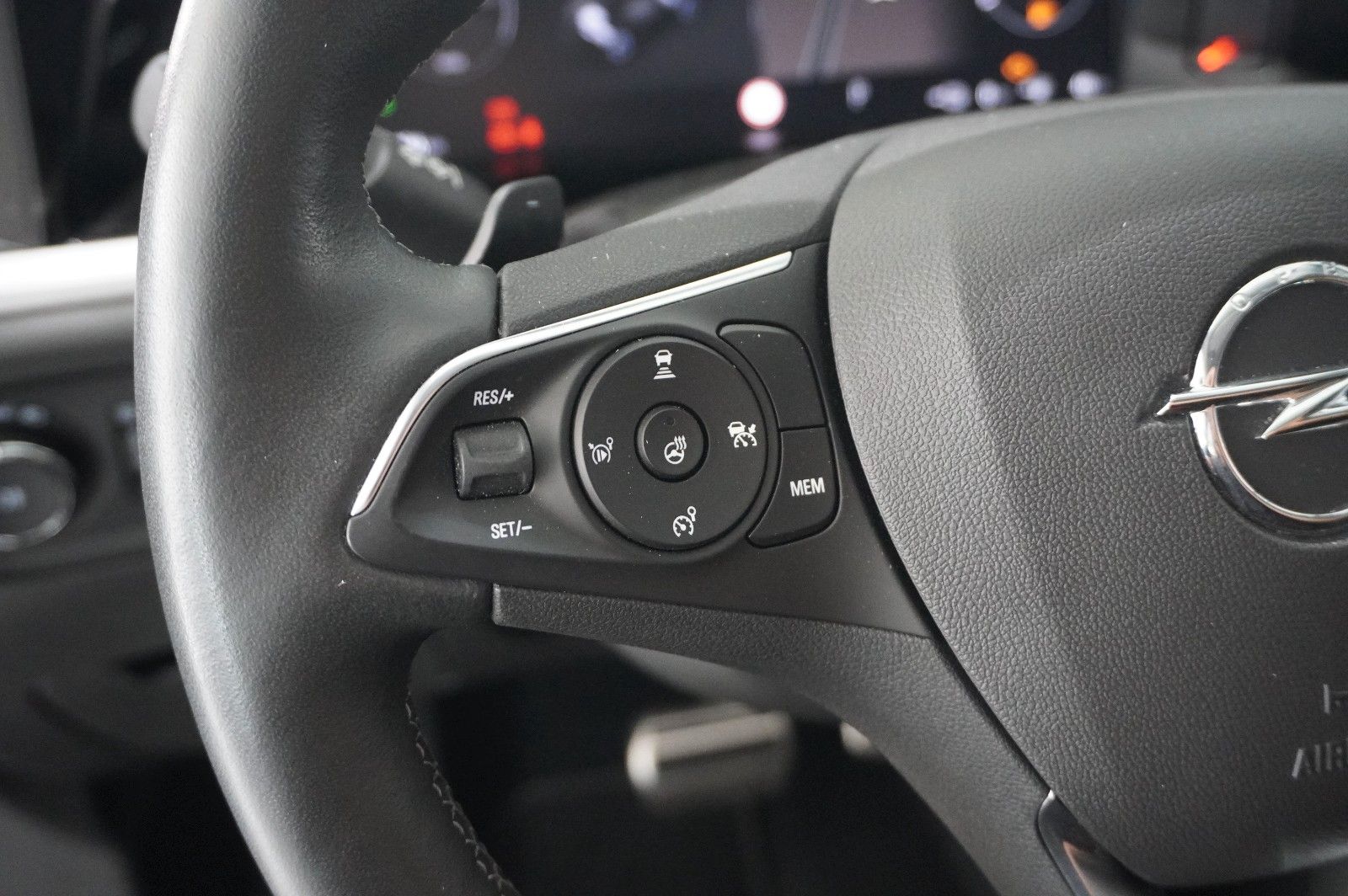 Fahrzeugabbildung Opel Grandland (X) GS SPORT 4HYBRID NAVI/LED/360°/DAB