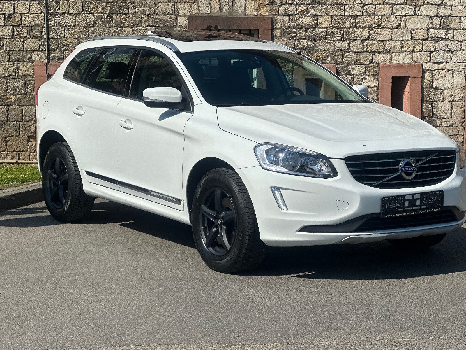 Fahrzeugabbildung Volvo XC60 SUMMUM D4*MODELL 2017+PANORAMA*