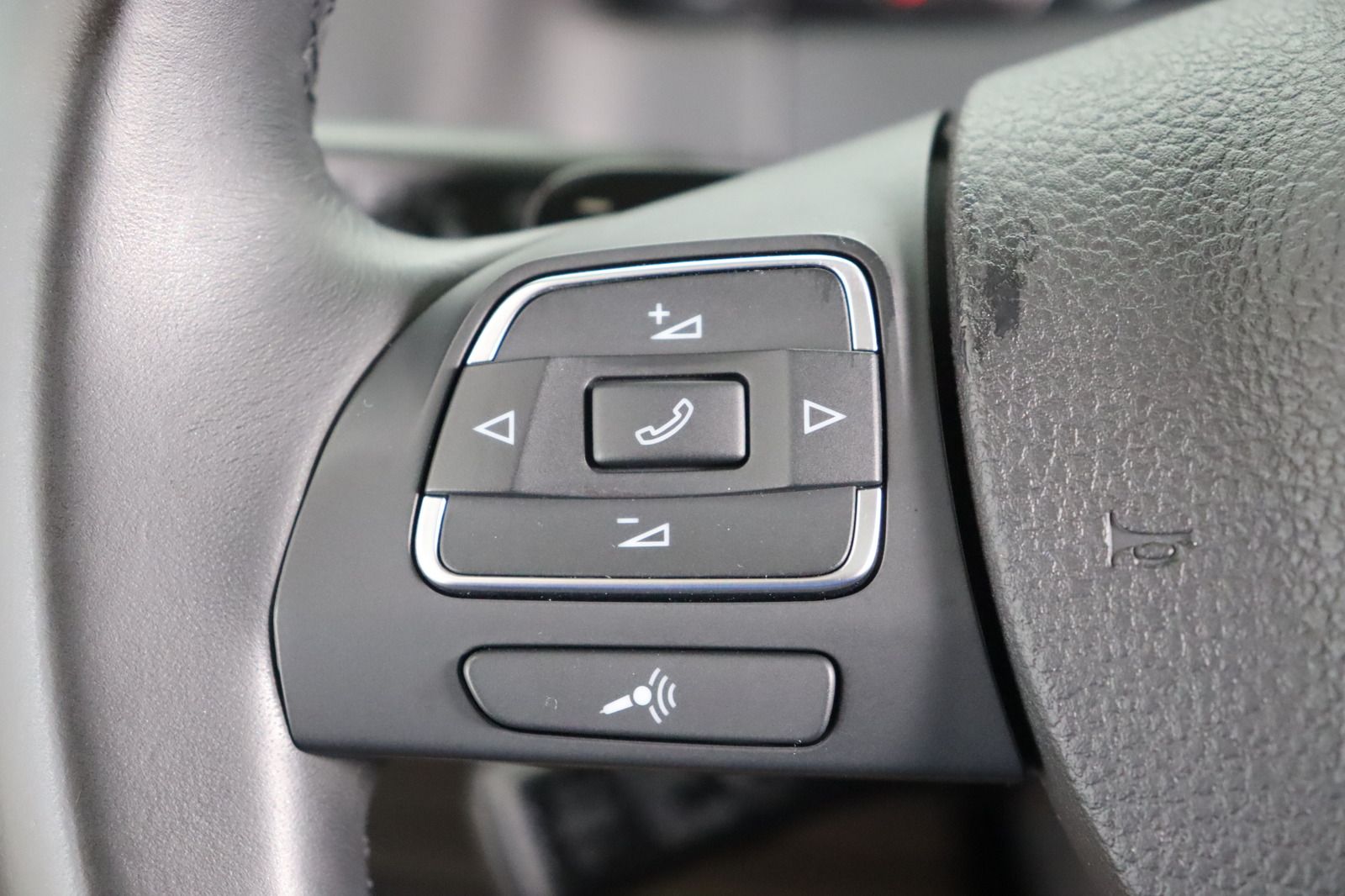 Fahrzeugabbildung Volkswagen Tiguan * Pano * Navi * Xenon * Parkassistent Tra