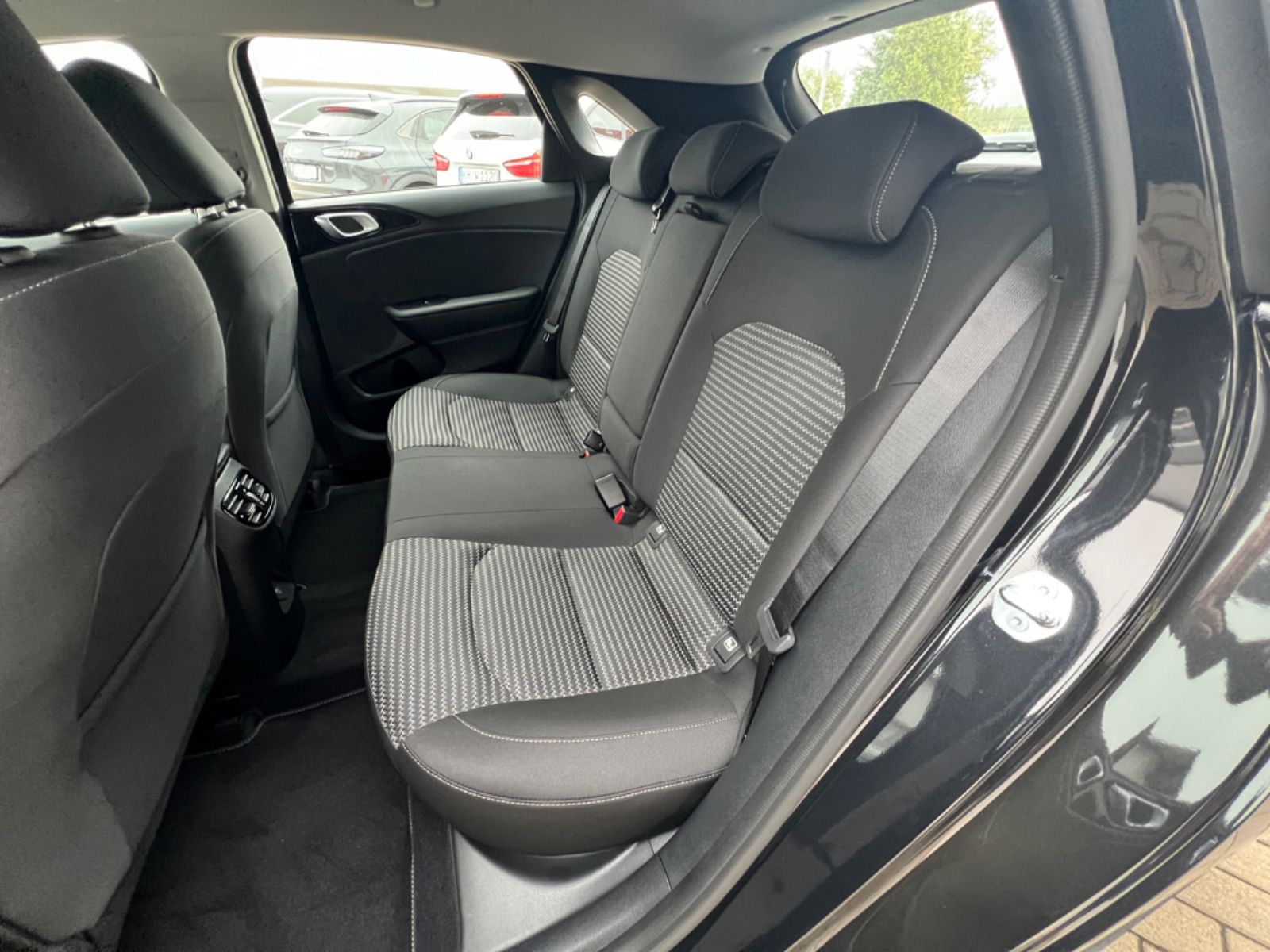 Fahrzeugabbildung Kia Ceed 1.5T 140 DCT7 Vision Komf+ Navi