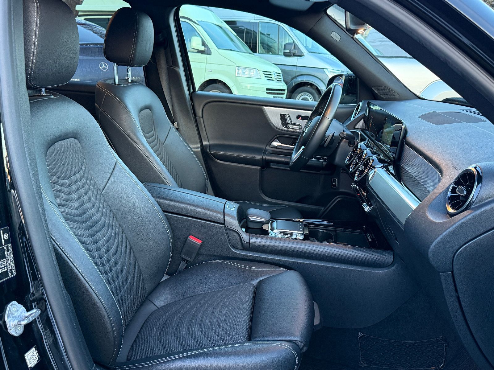 Fahrzeugabbildung Mercedes-Benz GLB 220d 4Matic Aut AHK DAB Navi Memory SHZ PDC