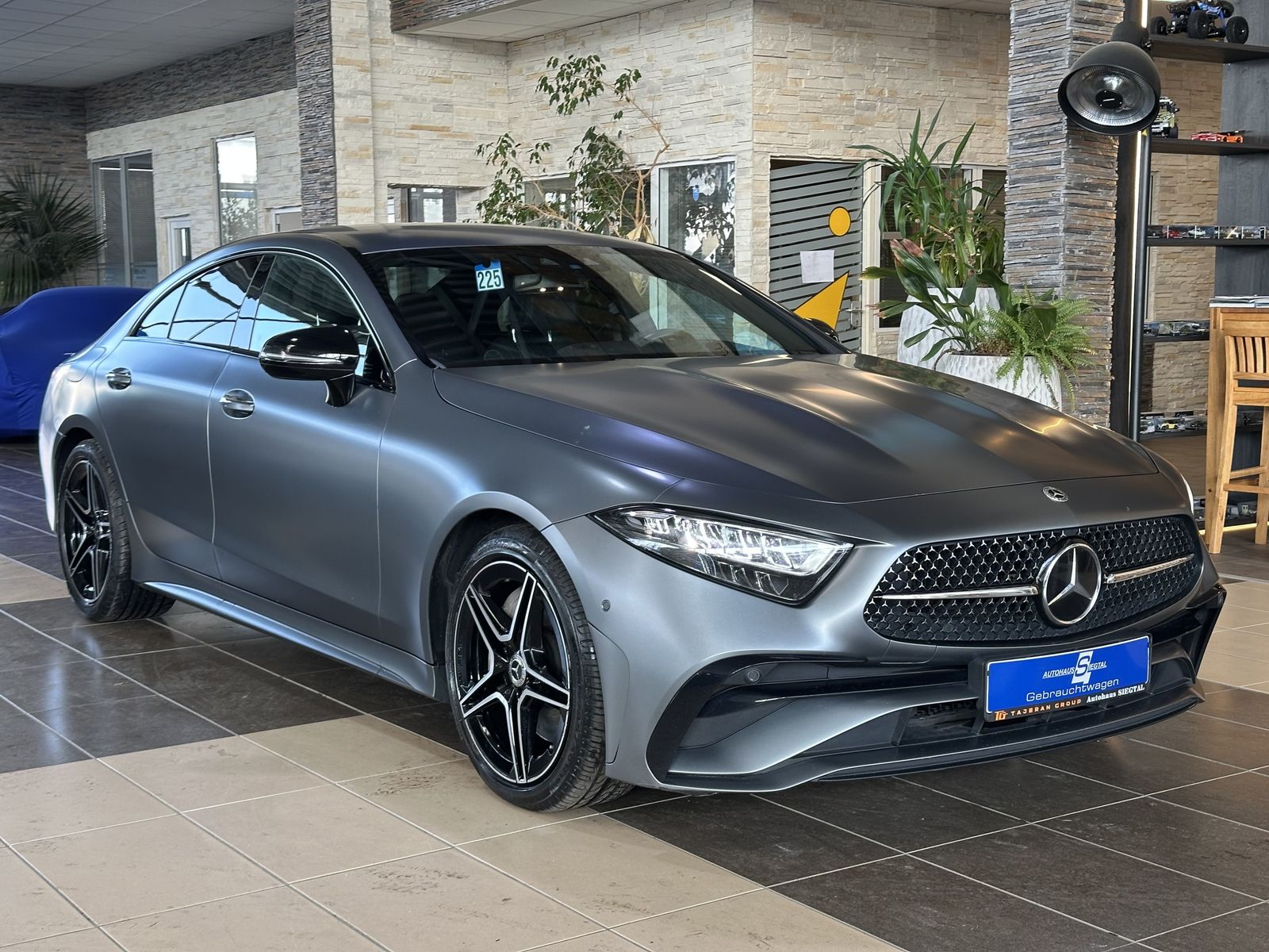 MERCEDES-BENZ CLS 300 d*4Matic*AMG-Line*SHZ*LED*HUD*ACC*R.Cam