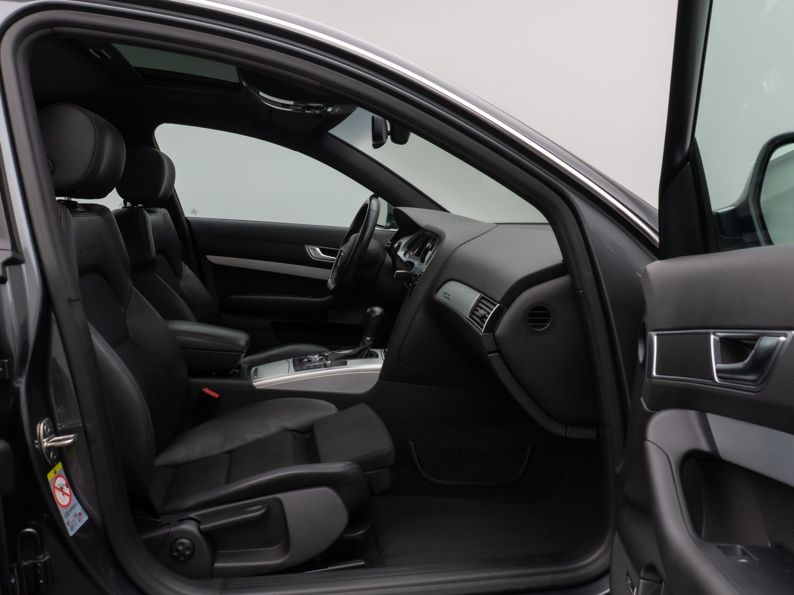 Fahrzeugabbildung Audi A6 Avant 2.7 TDI quattro S Line Glasdach Xenon