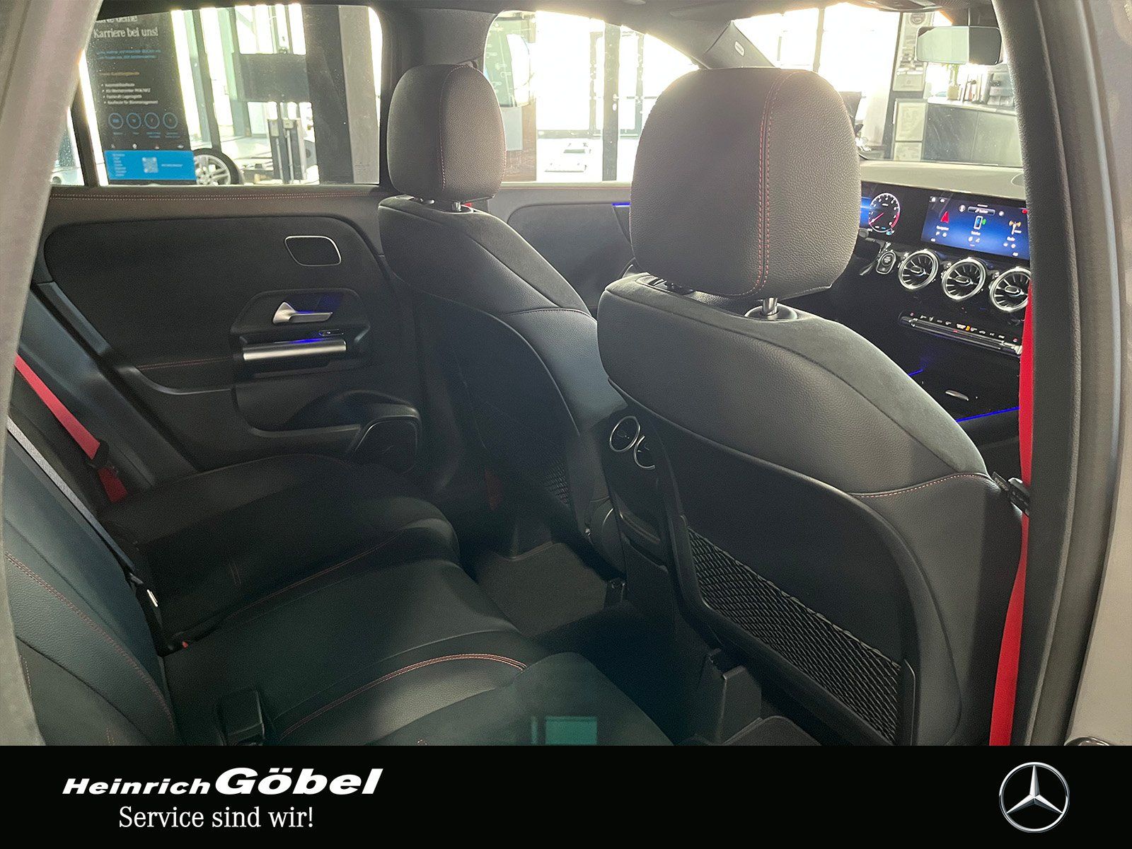 Fahrzeugabbildung Mercedes-Benz GLA 35 4M PANO+360°KAM+BURMESTER+MULTIBEAM+NIGHT