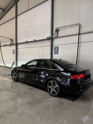 Audi A4 / 2.0 TDI / 2013 / Facelift